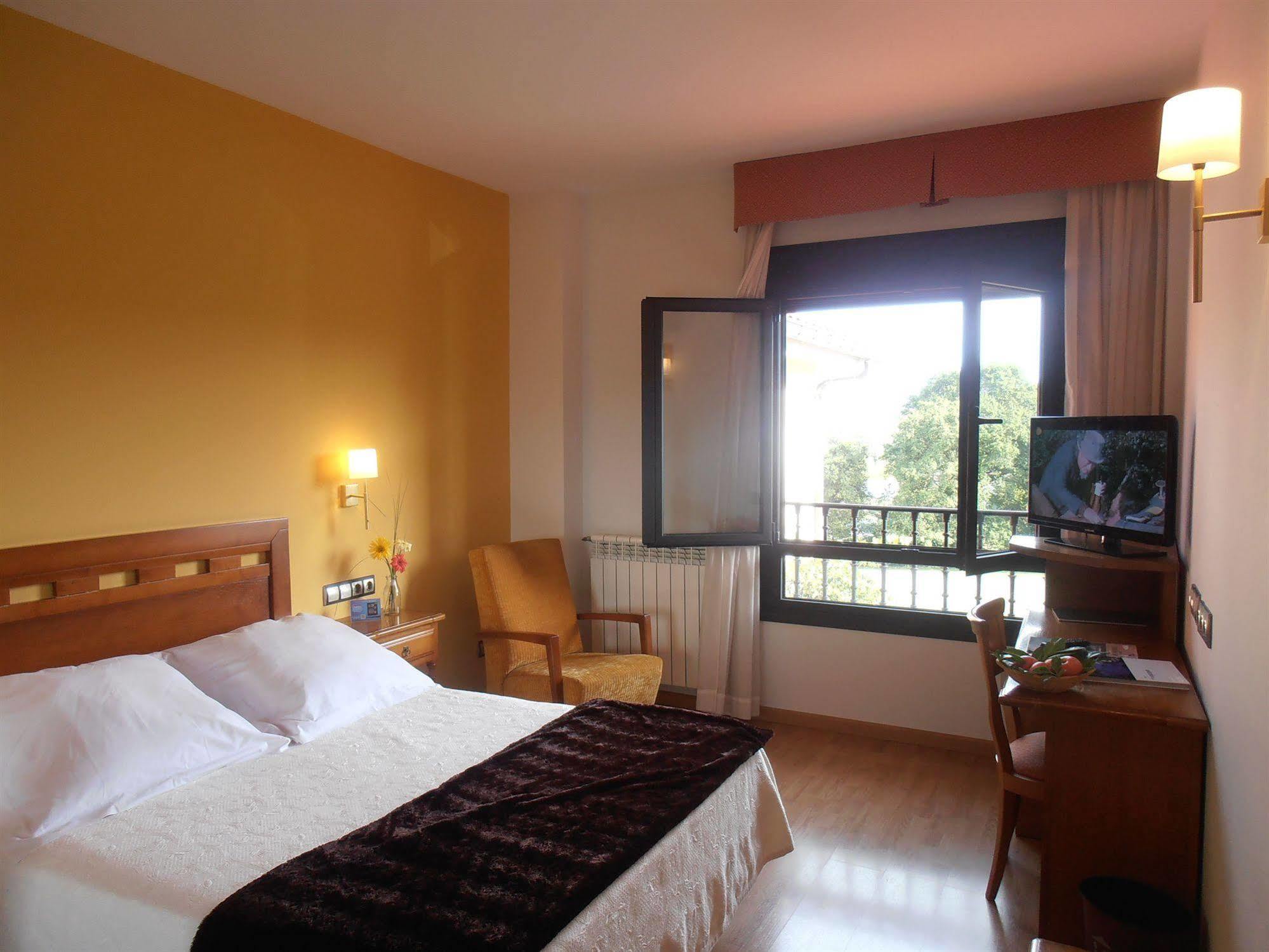 Hotel Cristina 노레나 외부 사진